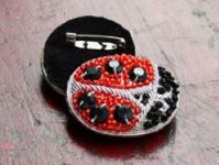 broderie broche bijou