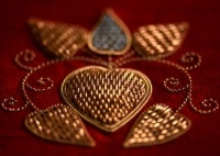 broderie-or-couchure